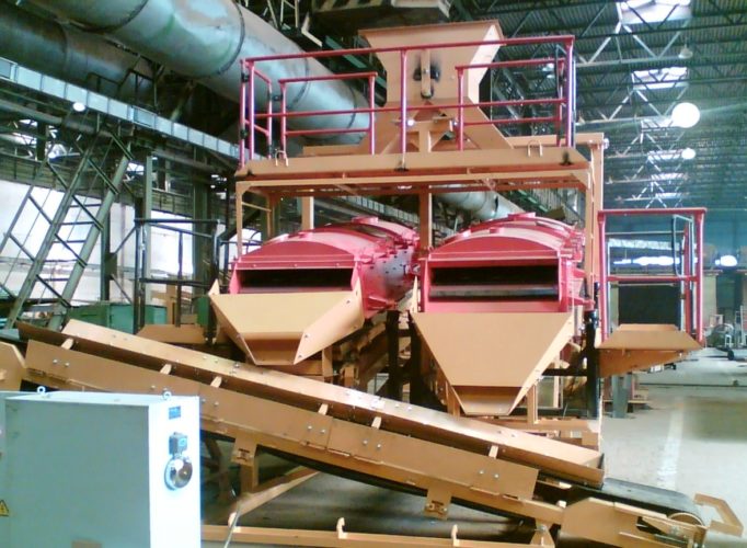 Vibrating screen