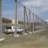 projektowanie i montaż słupów zapory na pył